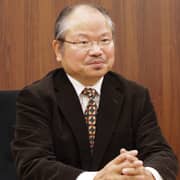 2013年4月号掲載 著者との60分 『等伯』上・下の安部龍太郎さん